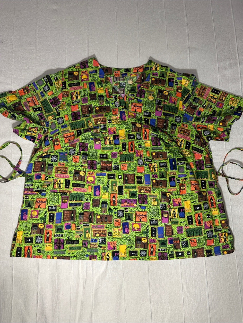 Vintage Halloween Scrub Top Plus Size 2XL Spooky Haunted Windows Nurse Uniform